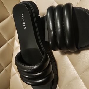 Torrid Puffy Slides 10.5WW